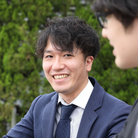 ソリューション部S.T